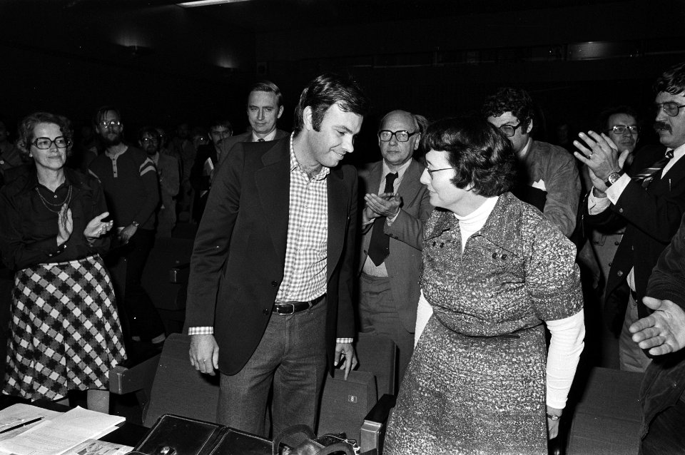 PvdA-partijraad in Amsterdam Gonzalez en Ien van de Heuvel, Bestanddeelnr 928-7995