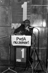 PvdA-partijraad bijeen te Utrecht om lijsttrekker te kiezen Den Uyl spreekt, Bestanddeelnr 925-8804