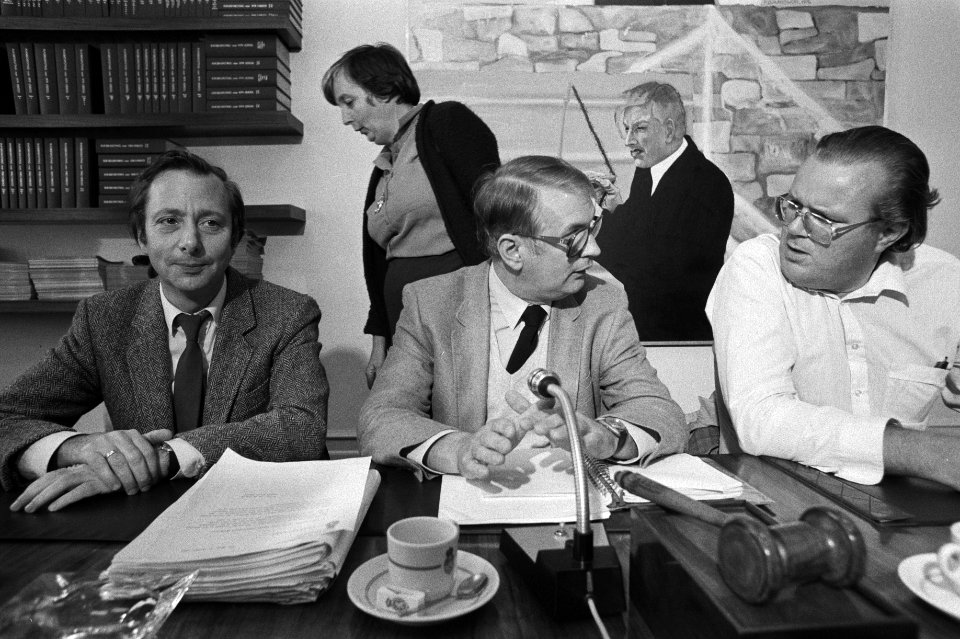 PvdA-fraktievergadering met Van der Hek, Meijer (midden) en Castricum, Bestanddeelnr 931-7452