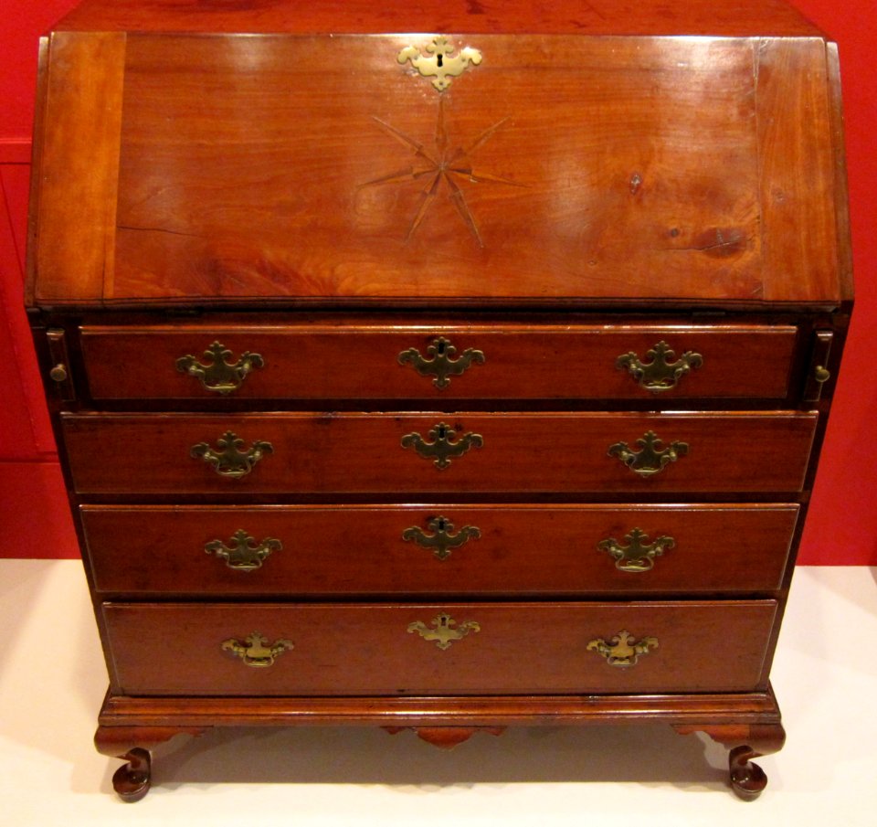 Queen Anne style slant-front desk from Connecticut, c. 1740-1760, cherry with inlays, HAA