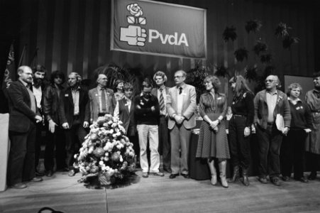 PvdA-prominenten op het podium, Bestanddeelnr 931-7618