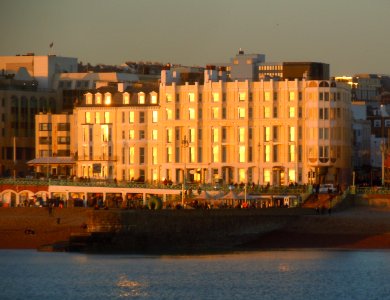 Queens Hotel, King's Road, Brighton (January 2017, seen from Palace Pier)