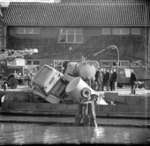Putzinger valt in schip, Bestanddeelnr 913-5542