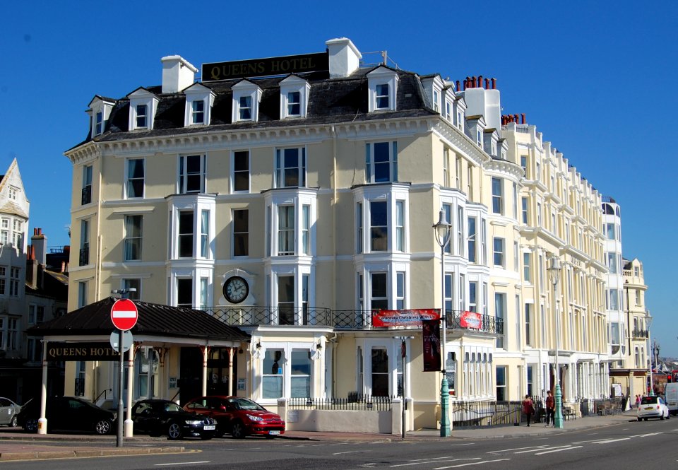 Queens Hotel, King's Road, Brighton (September 2018) (1)