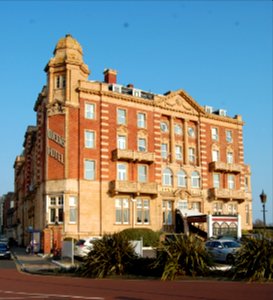Queen's Hotel, Osborne Road, Southsea (March 2019) (3)