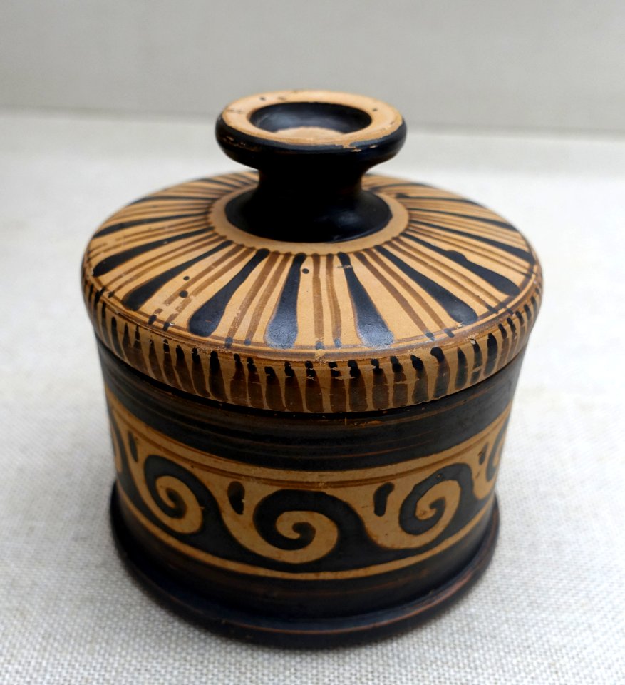 Pyxis, Etruscan, late 4th to early 3rd century BC, L 883 - Martin von Wagner Museum - Würzburg, Germany - DSC05717