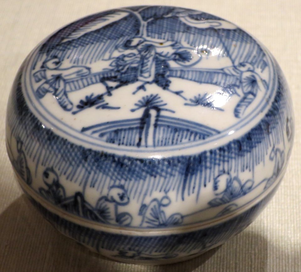 Qing dynasty covered dish, 17th century, porcelain, Honolulu Museum of Art, 12206.1a-b 