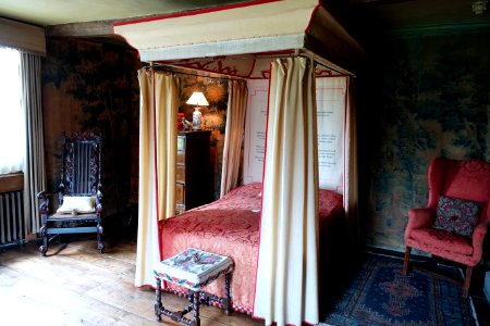 Queen Margaret's Bedroom - Packwood House - Warwickshire, England - DSC08955