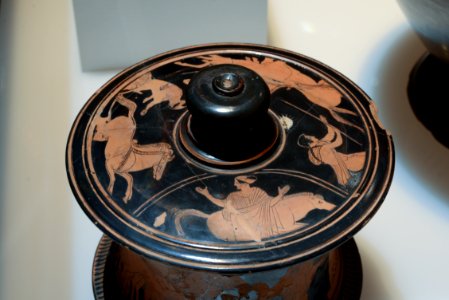 Pyxis tripode attique – MSR - Rituels Grecs (top) – inv 1920 1221.1
