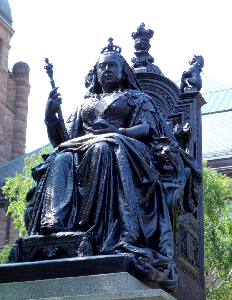 Queen Victoria statue - Toronto, Canada - DSC01495