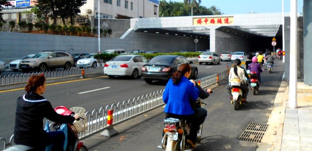 Qiaozhong Road Tunnel - south entrance 01