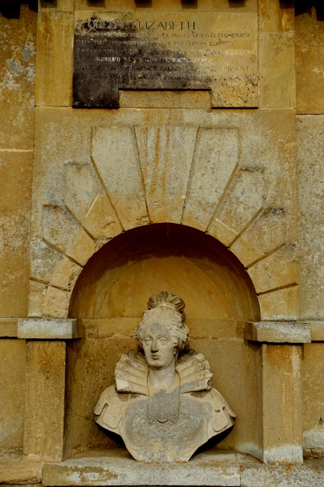 Queen Elizabeth - Temple of British Worthies, Stowe - Buckinghamshire, England - DSC08474