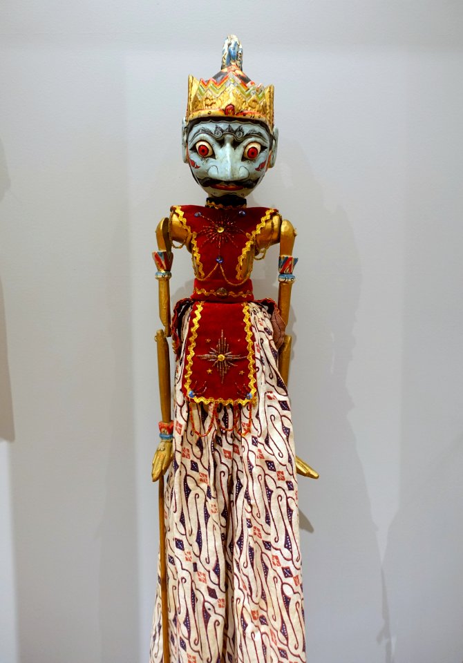 Puppet, Java, wood, textile - Pacific collection - Peabody Museum, Harvard University - DSC06100