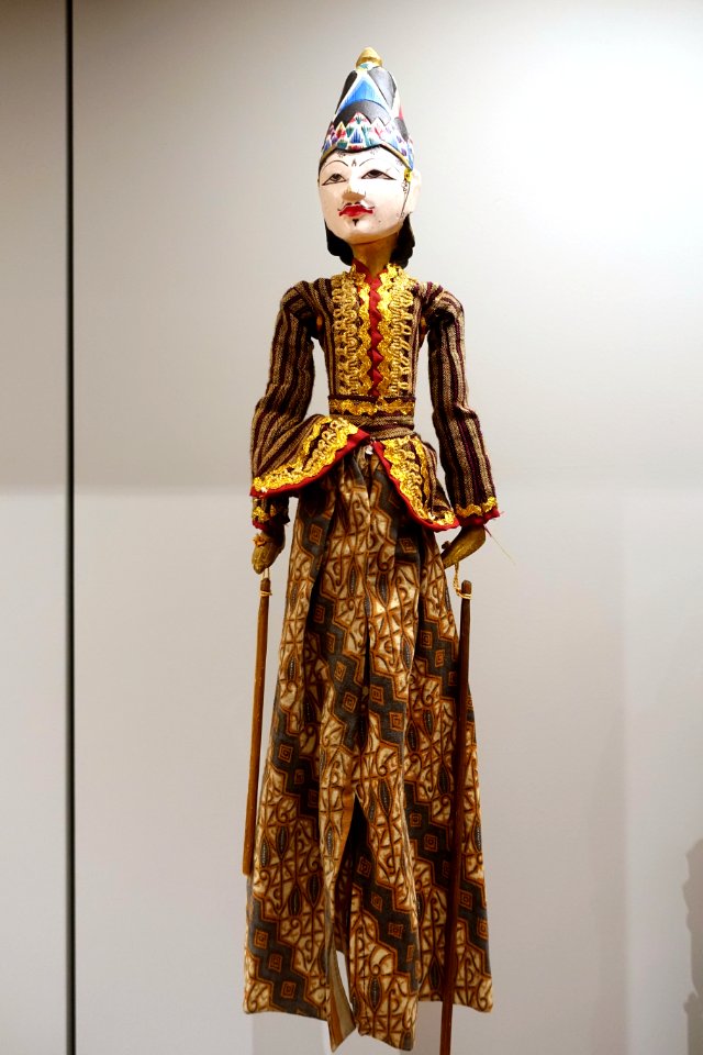 Puppet, Java, wood, textile - Pacific collection - Peabody Museum, Harvard University - DSC06099