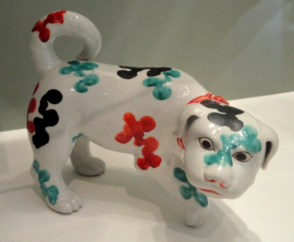 Puppy, c. 1680, Arita, hard-paste porcelain with overglaze enamels - Gardiner Museum, Toronto - DSC00489