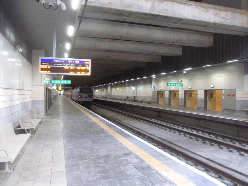 Ra'anana South railway station