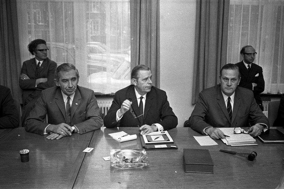 Raad van overleg van werkgevers en werknemers metaalindustrie bijeen over CAO i…, Bestanddeelnr 925-3026