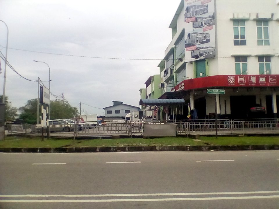Pusat Perniagaan Maklom