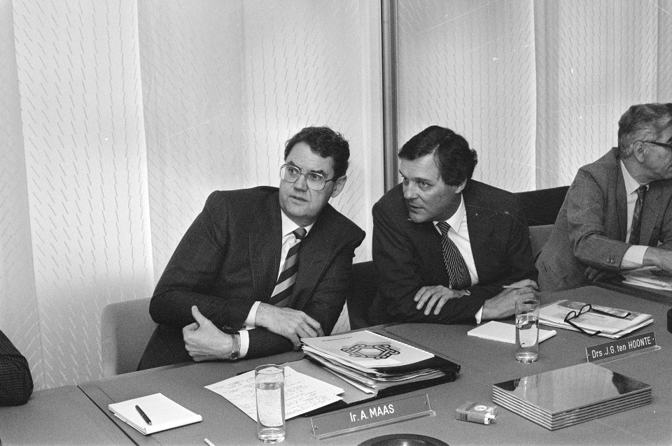 Raad van bestuur van de KBB tijdens de persconferentie ivm de gevolgen van de bt, Bestanddeelnr 933-6250