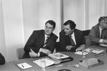 Raad van bestuur van de KBB tijdens de persconferentie ivm de gevolgen van de bt, Bestanddeelnr 933-6250