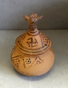 Pyxis with bird figurine, perhaps Attic, 750-725 BC, L 74 - Martin von Wagner Museum - Würzburg, Germany - DSC05644
