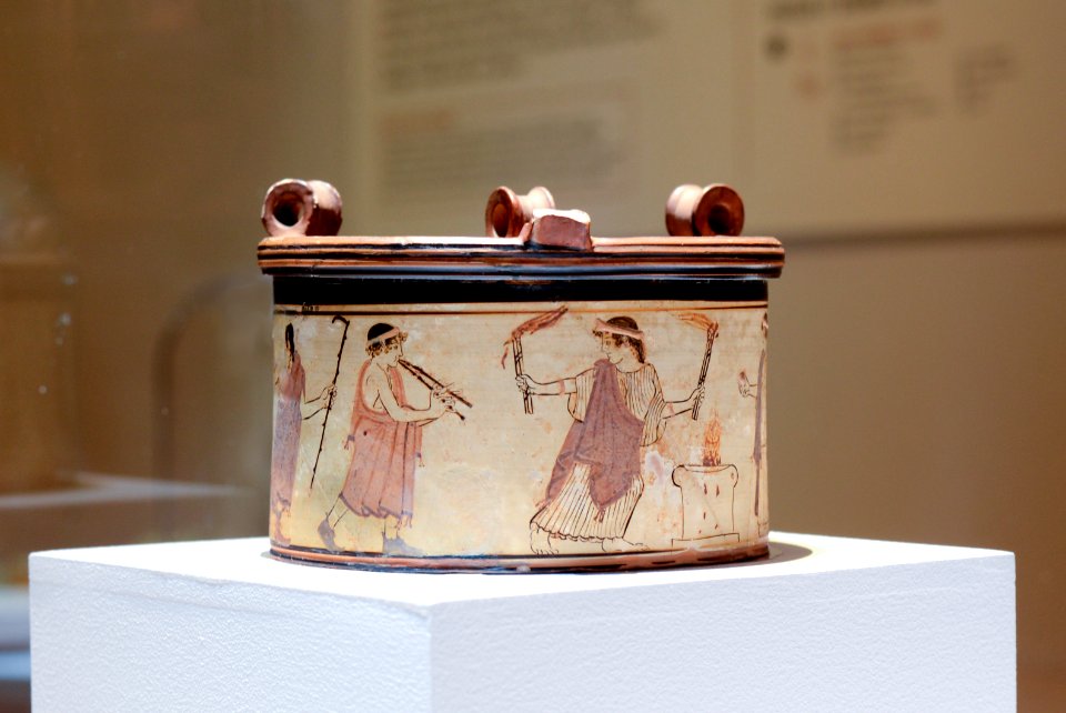 Pyxis à fond blanc – BM inv 1894 0719.1 – MSR - Rituels Grecs-4
