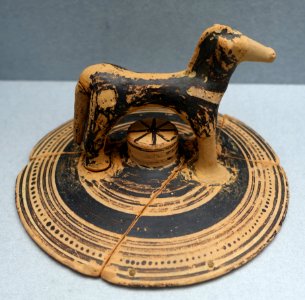 Pyxis cover with horse, Attic, Middle Geometric period, 800-775 BC, L 64 - Martin von Wagner Museum - Würzburg, Germany - DSC05625