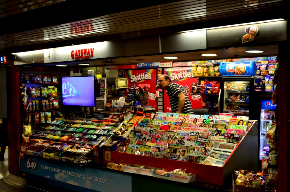 QueenTTCGatewayNewstands