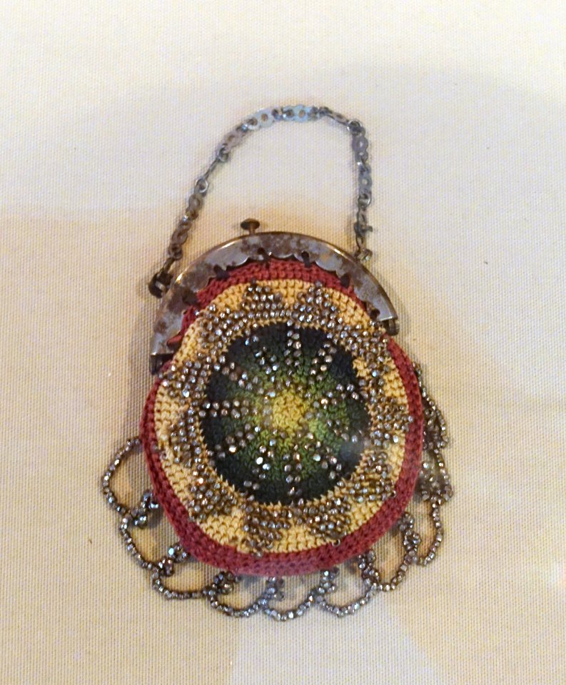 Purse, unidentified - Museo Nacional de Artes Decorativas - Madrid, Spain - DSC08168