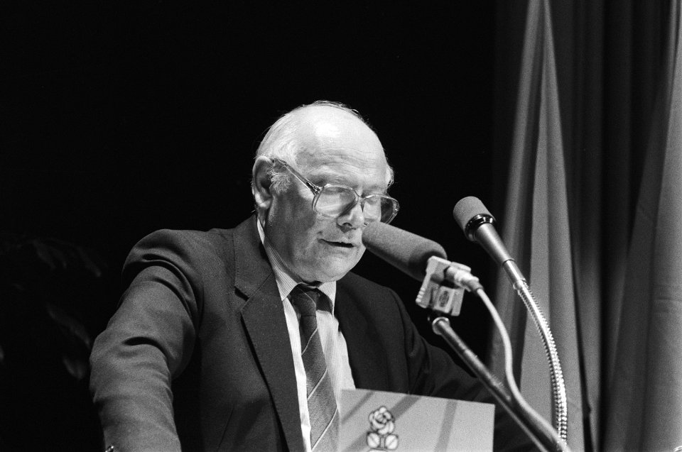 Raads- en Statencongres van de PVDA in Amsterdam. Toespraak van Den Uyl, Bestanddeelnr 931-9786