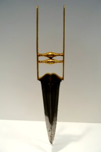 Qatar (dagger), India, Mughal period, 1700-1800s AD, steel blade, gold inlaid hilt - Dallas Museum of Art - DSC04951