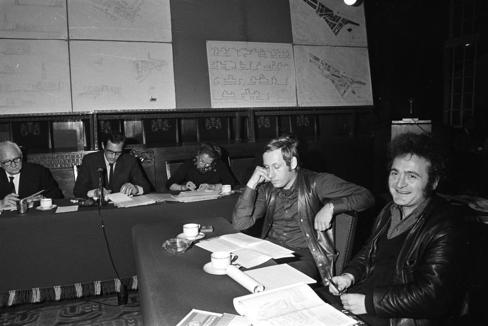 Raad voor Stedebouw bijeen in raadzaal Gemeenteraad Amsterdam architect prof. i, Bestanddeelnr 924-0238