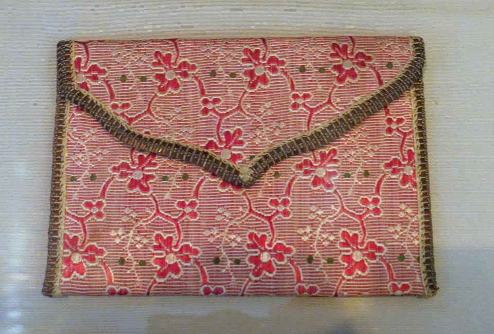 Purse, unidentified - Museo Nacional de Artes Decorativas - Madrid, Spain - DSC08154