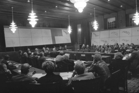 Raad voor Stedebouw bijeen in raadzaal van Gemeenteraad Amsterdam overzicht, Bestanddeelnr 924-0242