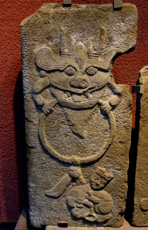 Pushou on tomb door, 1 of 2, China, Eastern Han dynasty, 25-220 AD, stone - Sichuan Provincial Museum - Chengdu, China - DSC04738