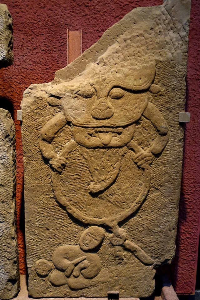 Pushou on tomb door, 2 of 2, China, Eastern Han dynasty, 25-220 AD, stone - Sichuan Provincial Museum - Chengdu, China - DSC04739