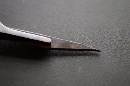 Knife scalpel edge