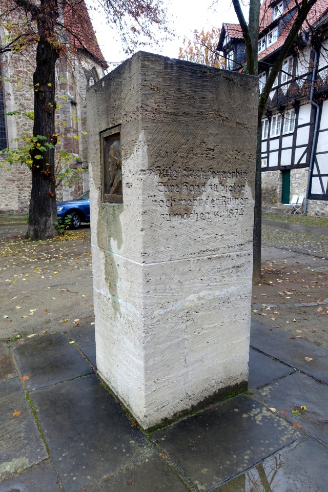 Raabedenkmal - Braunschweig, Germany - DSC04499