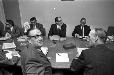 Raad van overleg van werkgevers en werknemers metaalindustrie bijeen over CAO in, Bestanddeelnr 925-3027