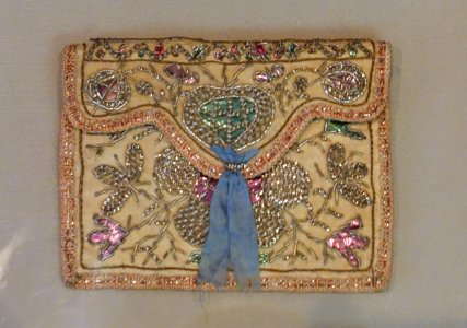 Purse, unidentified - Museo Nacional de Artes Decorativas - Madrid, Spain - DSC08163