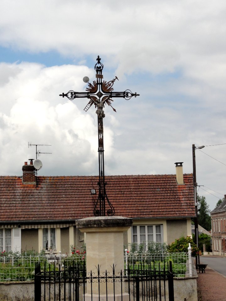 Quierzy (Aisne) croix de chemin