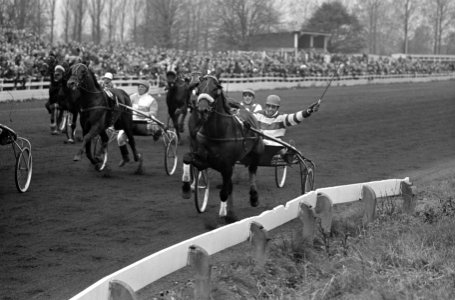 Quicksilver S komt voor de laatste keer in actie. Jan Wagenaar jr. steekt juiche, Bestanddeelnr 919-7367