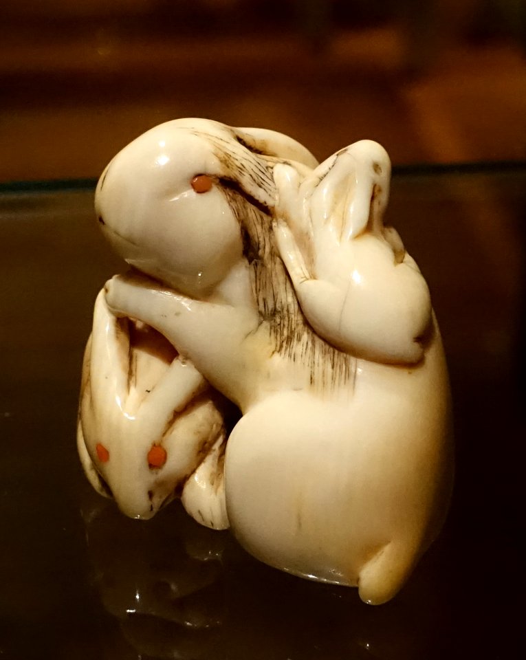 Rabbits netsuke, Japan - Linden-Museum - Stuttgart, Germany - DSC03488