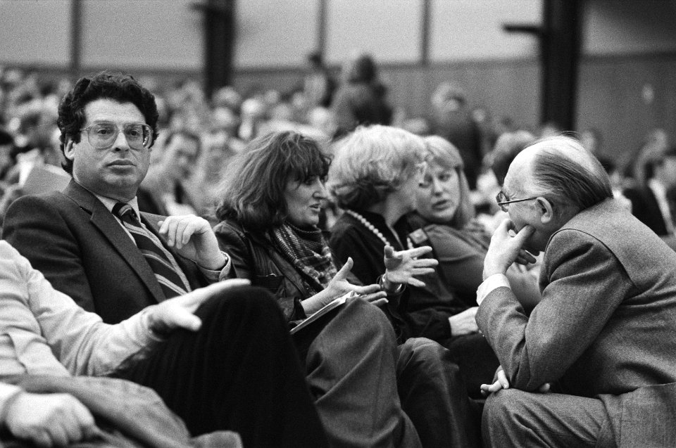 Raads- en Statencongres van de PVDA in Amsterdam. 16.17 Van Thijn , dAncona en P, Bestanddeelnr 931-9776