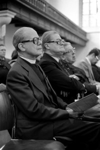 Raad van Kerken Landelijke kerkenconferentie in Nieuwe Kerk te Amsterdam, links , Bestanddeelnr 931-1792