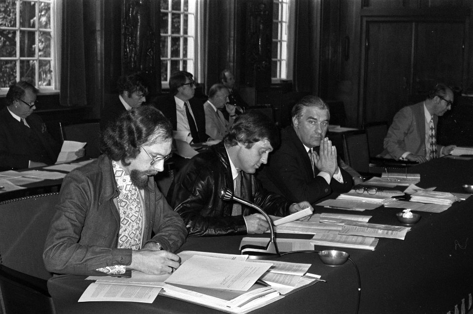 Raadsleden tijdens de vergadering, Bestanddeelnr 925-6831