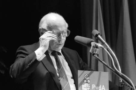 Raads- en Statencongres van de PVDA in Amsterdam. Toespraak van Den Uyl, Bestanddeelnr 931-9784