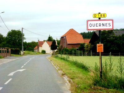 Quernes (Pas-de-Calais) city limit sign