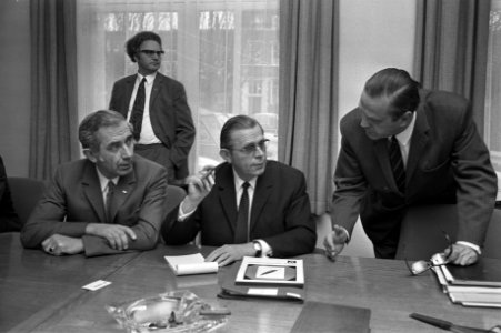 Raad van overleg van werkgevers en werknemers metaalindustrie bijeen over CAO in, Bestanddeelnr 925-3033