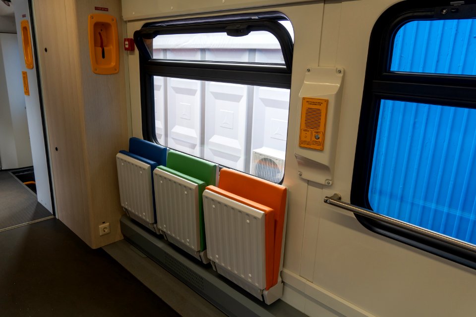 RA3-005 interior - side seats